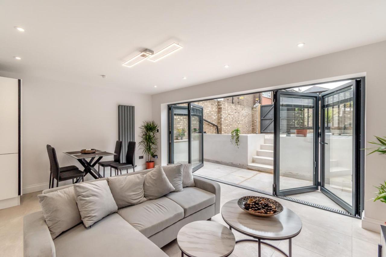 Modern Garden Flat With Private Parking Apartment Londra Exterior foto
