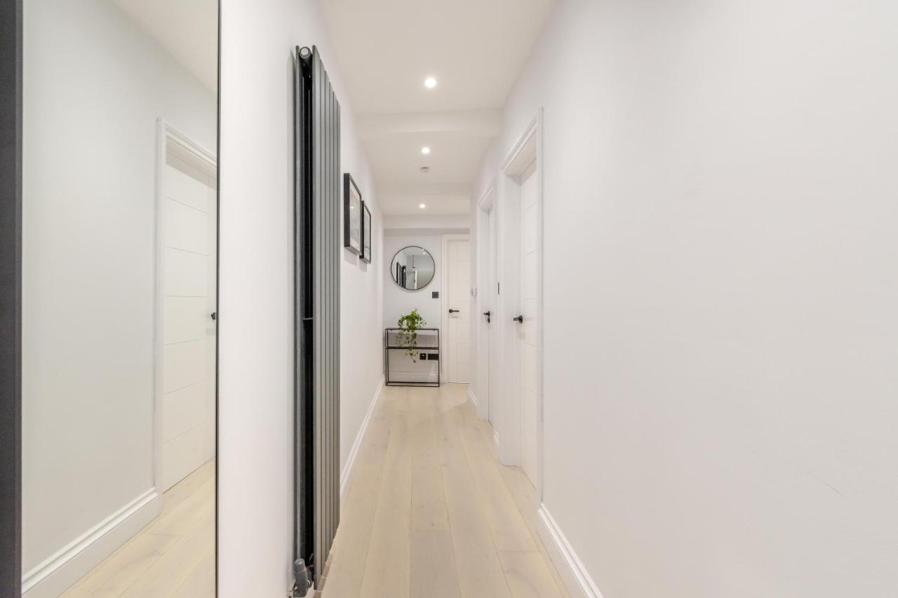 Modern Garden Flat With Private Parking Apartment Londra Exterior foto