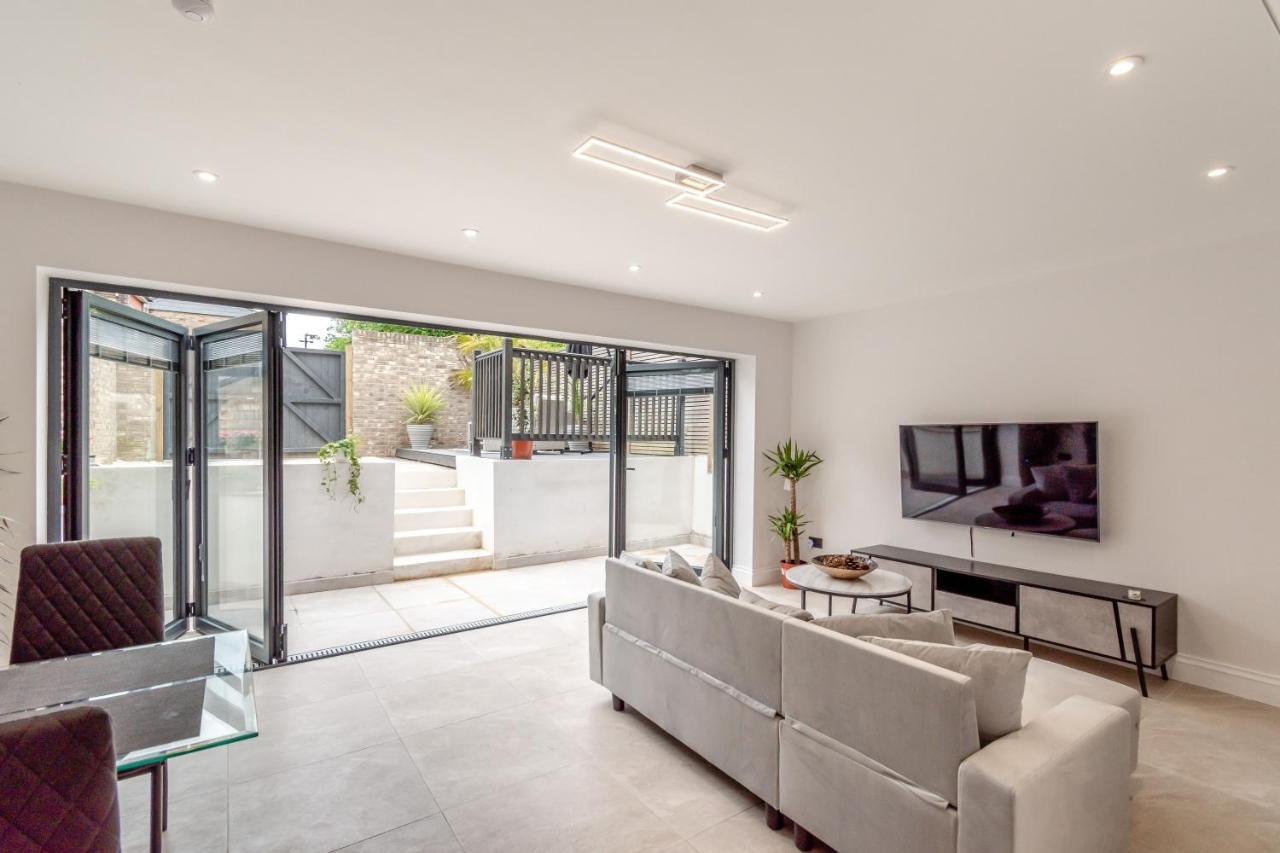 Modern Garden Flat With Private Parking Apartment Londra Exterior foto