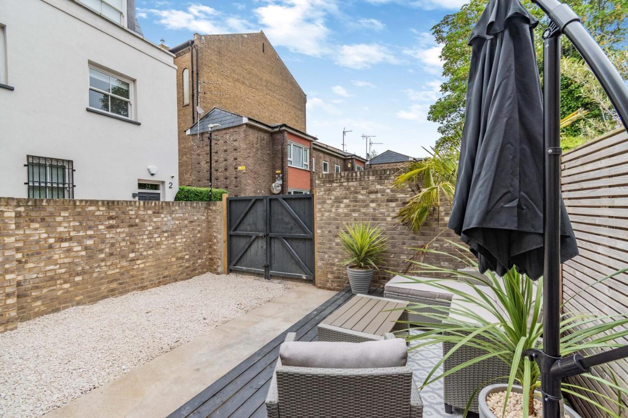 Modern Garden Flat With Private Parking Apartment Londra Exterior foto