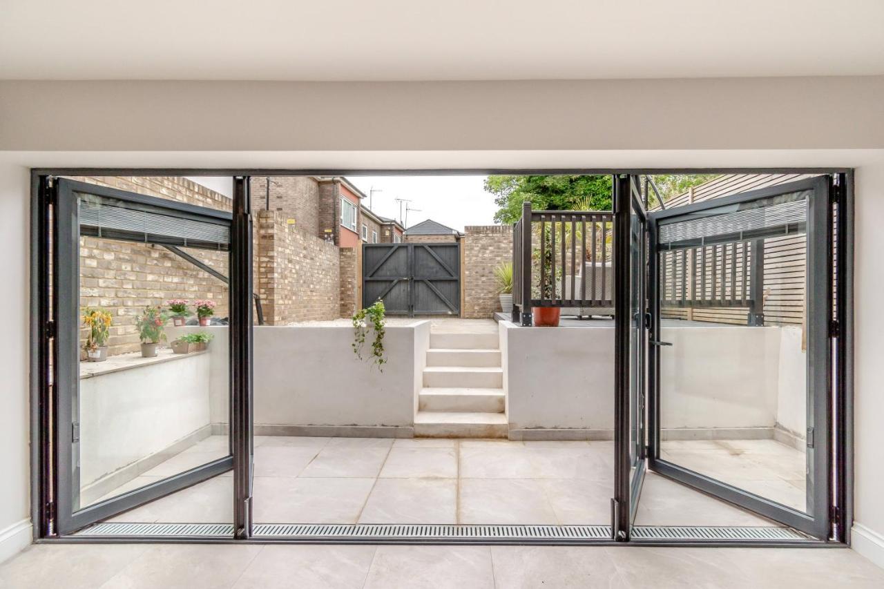 Modern Garden Flat With Private Parking Apartment Londra Exterior foto